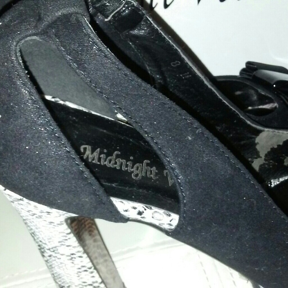 Shoes - Picture 5 of 8